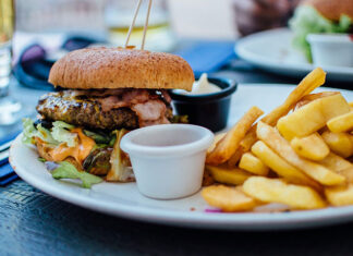 Poznaj przepis na najlepszego burgera z grilla Poznaj przepis na najlepszego burgera z grilla