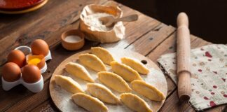 Na co kłaść pierogi?